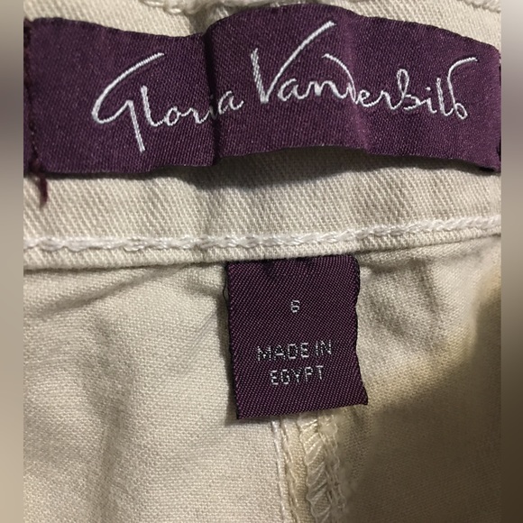 Woman’s Gloria Vanderbilt Jeans . - Picture 4 of 16